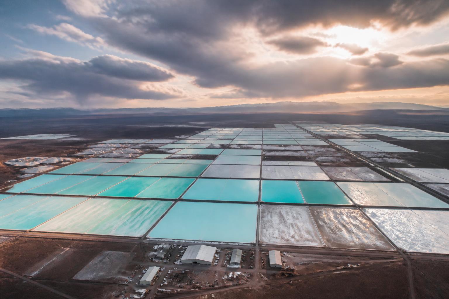 Lithium : l'or blanc qui décide qui produira les batteries du monde